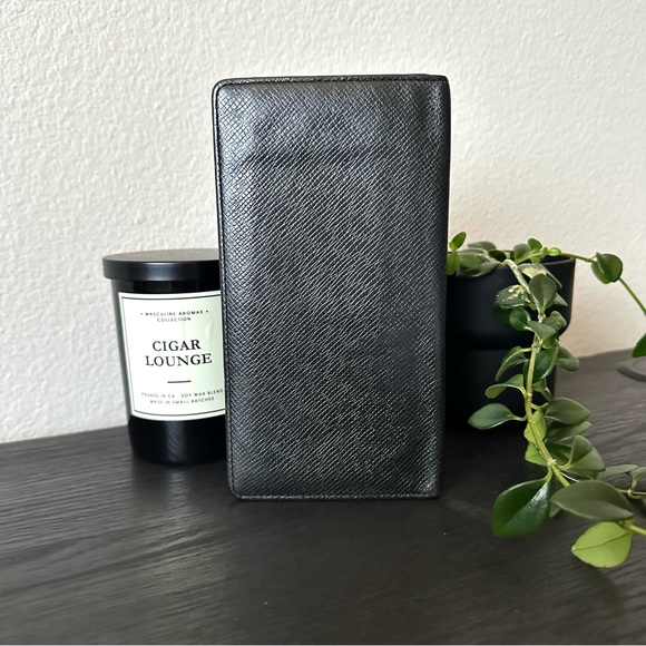 Authentic Louis Vuitton Taiga Porte Valeurs Credit Wallet - Picture 3 of 8